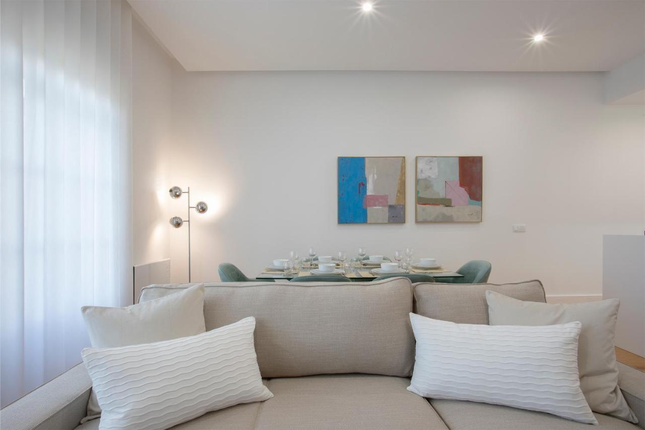 Liiiving In | Downtown Luxury Apartamento